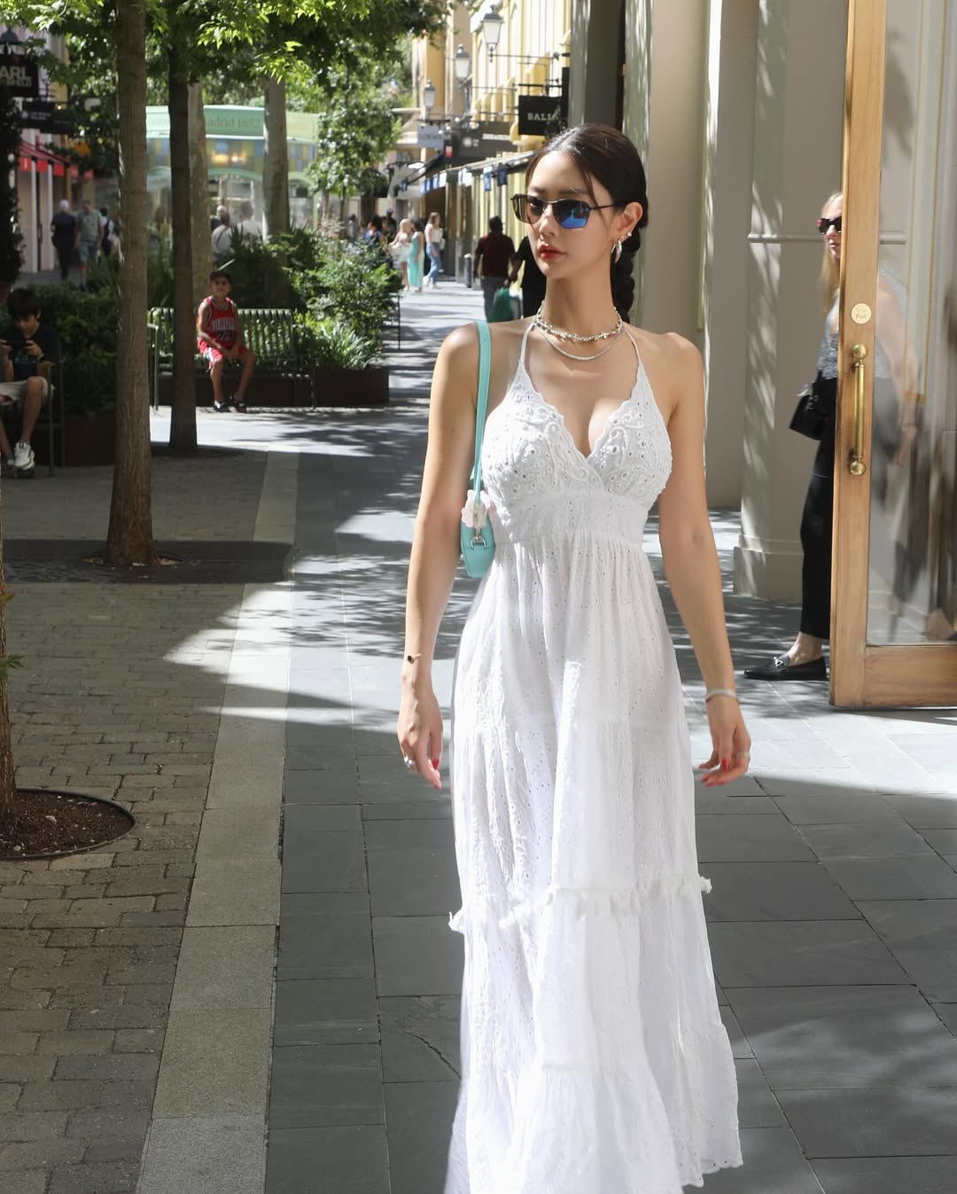 Người "đẹp nhất hành tinh" và vợ tỷ phú đốt nóng phố đi bộ Hà Nội, giờ sao rồi? - Ảnh 9. Người "đẹp nhất hành tinh" và vợ tỷ phú đốt nóng phố đi bộ Hà Nội, giờ sao rồi? - Ảnh 9.