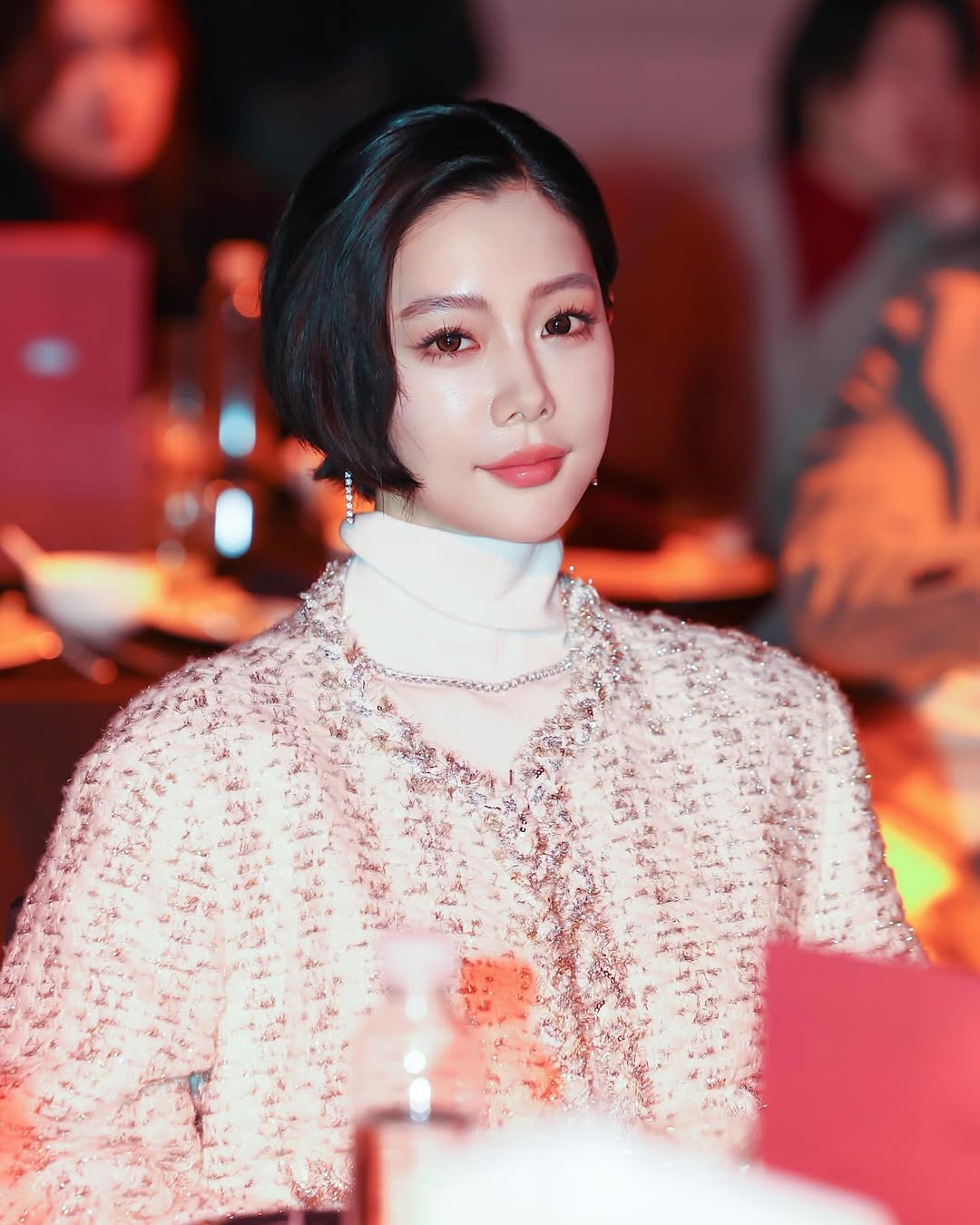 Người "đẹp nhất hành tinh" và vợ tỷ phú đốt nóng phố đi bộ Hà Nội, giờ sao rồi? - Ảnh 4. Người "đẹp nhất hành tinh" và vợ tỷ phú đốt nóng phố đi bộ Hà Nội, giờ sao rồi? - Ảnh 4.