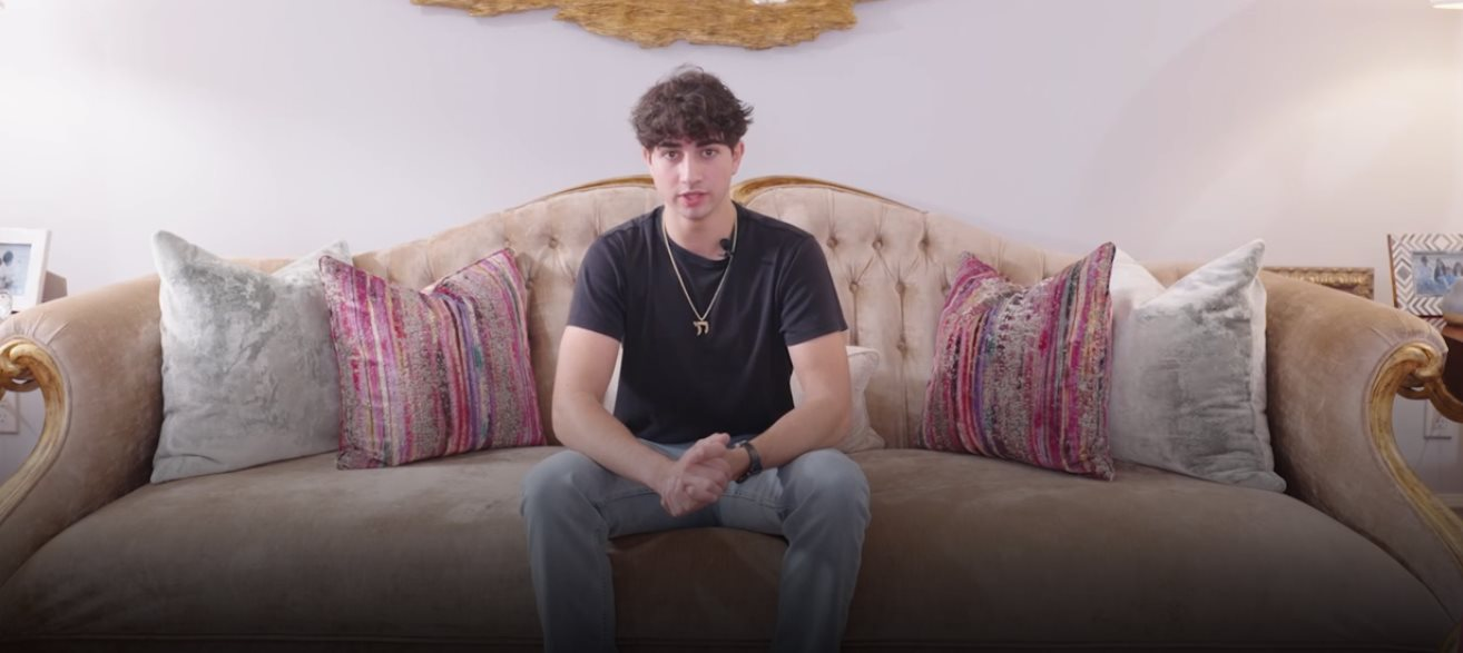 Tuổi trẻ tài cao: Sinh viên đại học khởi nghiệp ứng dụng AI, mỗi tháng thu lợi tới 1,4 triệu USD, hiện quản lý 30 nhân viên- Ảnh 1.