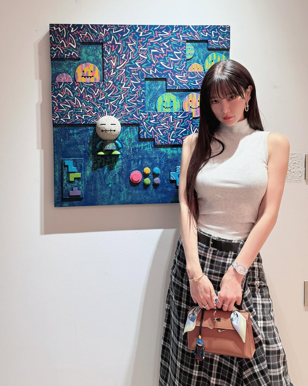 Người "đẹp nhất hành tinh" và vợ tỷ phú đốt nóng phố đi bộ Hà Nội, giờ sao rồi? - Ảnh 5. Người "đẹp nhất hành tinh" và vợ tỷ phú đốt nóng phố đi bộ Hà Nội, giờ sao rồi? - Ảnh 5.