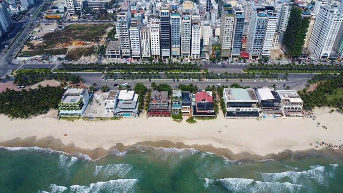Một khách sạn ven biển Đà Nẵng bị phạt 564 triệu đồng- Ảnh 1.