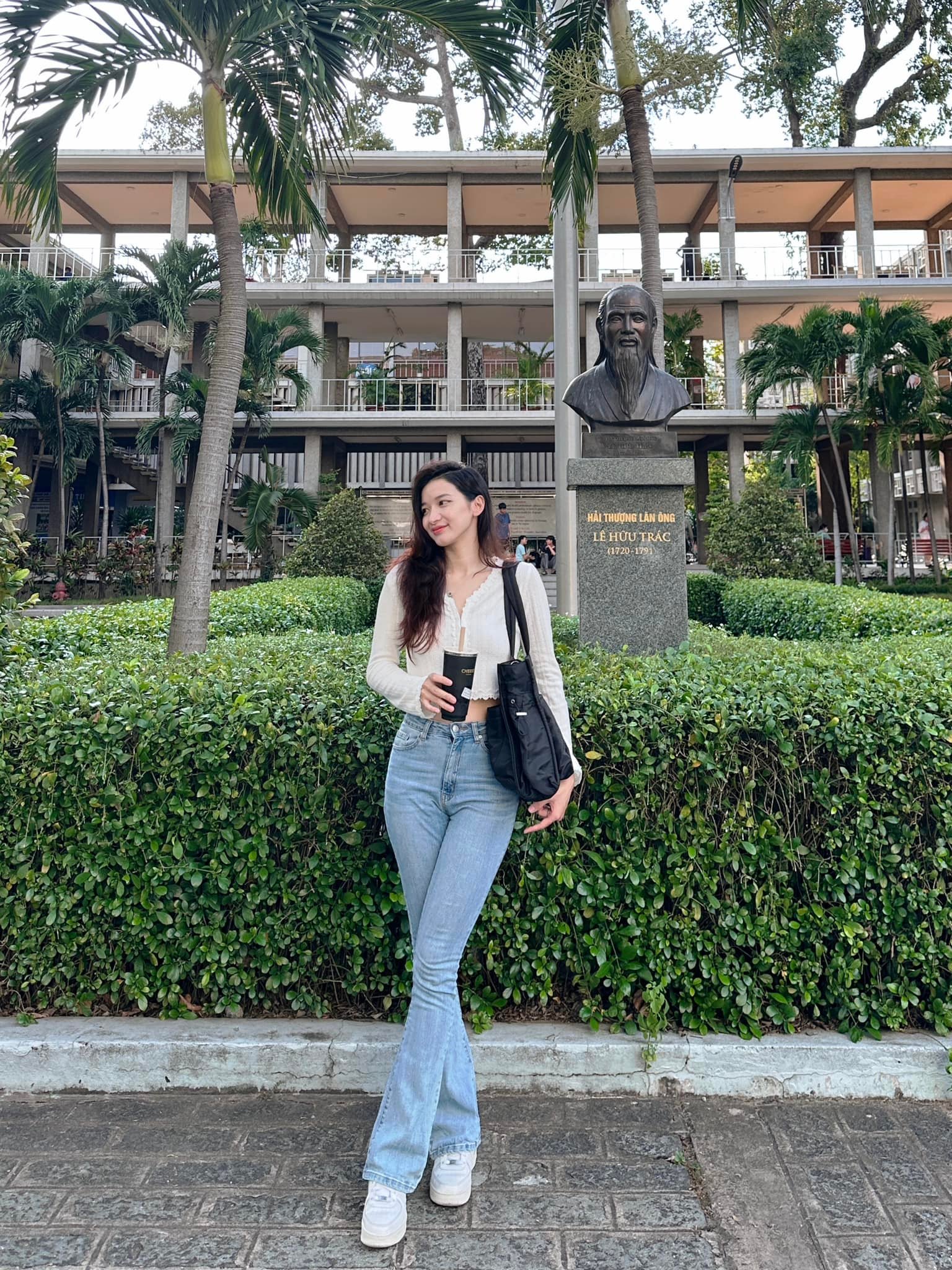 Một gia đình nghèo ở Gia Lai có 3 con học Y, làm bác sĩ, đạt Á vương và Á hậu- Ảnh 3. Một gia đình nghèo ở Gia Lai có 3 con học Y, làm bác sĩ, đạt Á vương và Á hậu- Ảnh 3.