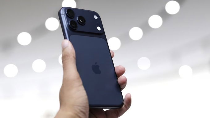 Đây là phiên bản iPhone 17 Pro Max chưa cháy hàng tại Việt Nam - Ảnh 1.
