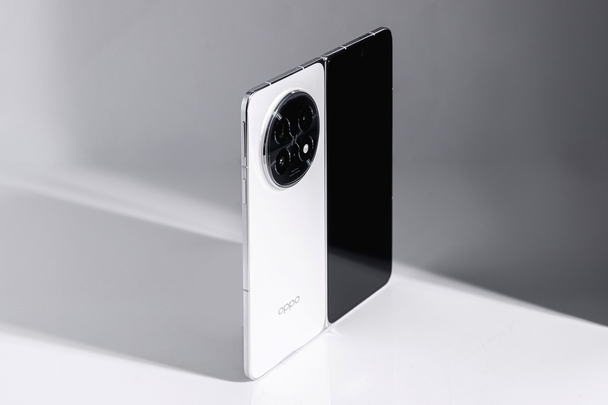 Nhìn lại chặng đường phát triển của smartphone gập: Đã cải tiến và đi xa đến mức nào?- Ảnh 4.