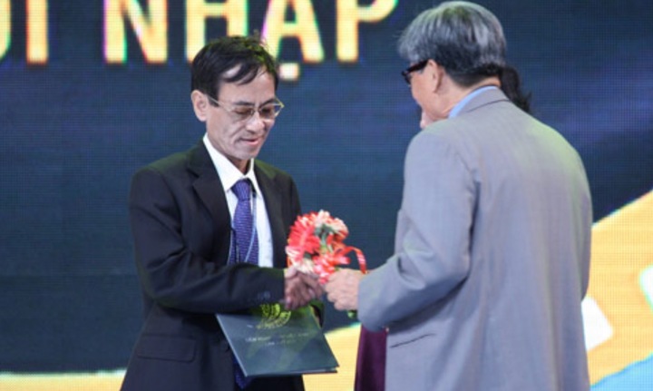 Cuộc đời thăng trầm của bác sĩ Hoa Súng trong 'Gặp nhau cuối tuần' Cuộc đời thăng trầm của bác sĩ Hoa Súng trong 'Gặp nhau cuối tuần'