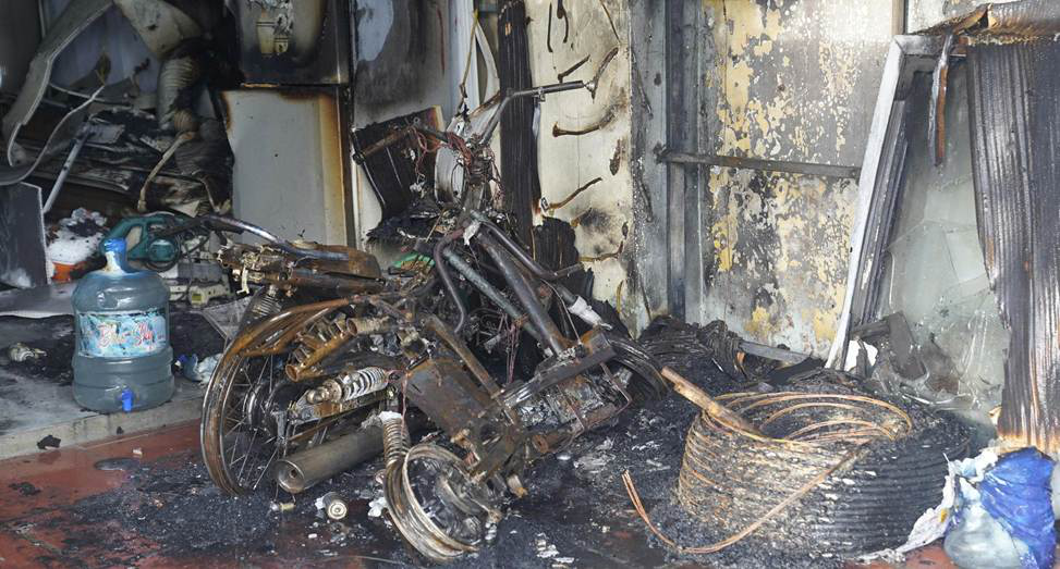 Cháy nhà ở Hà Nội: Xót xa cảnh bố mẹ ôm 2 con nhỏ tử nạn trong nhà vệ sinh - Ảnh 3.