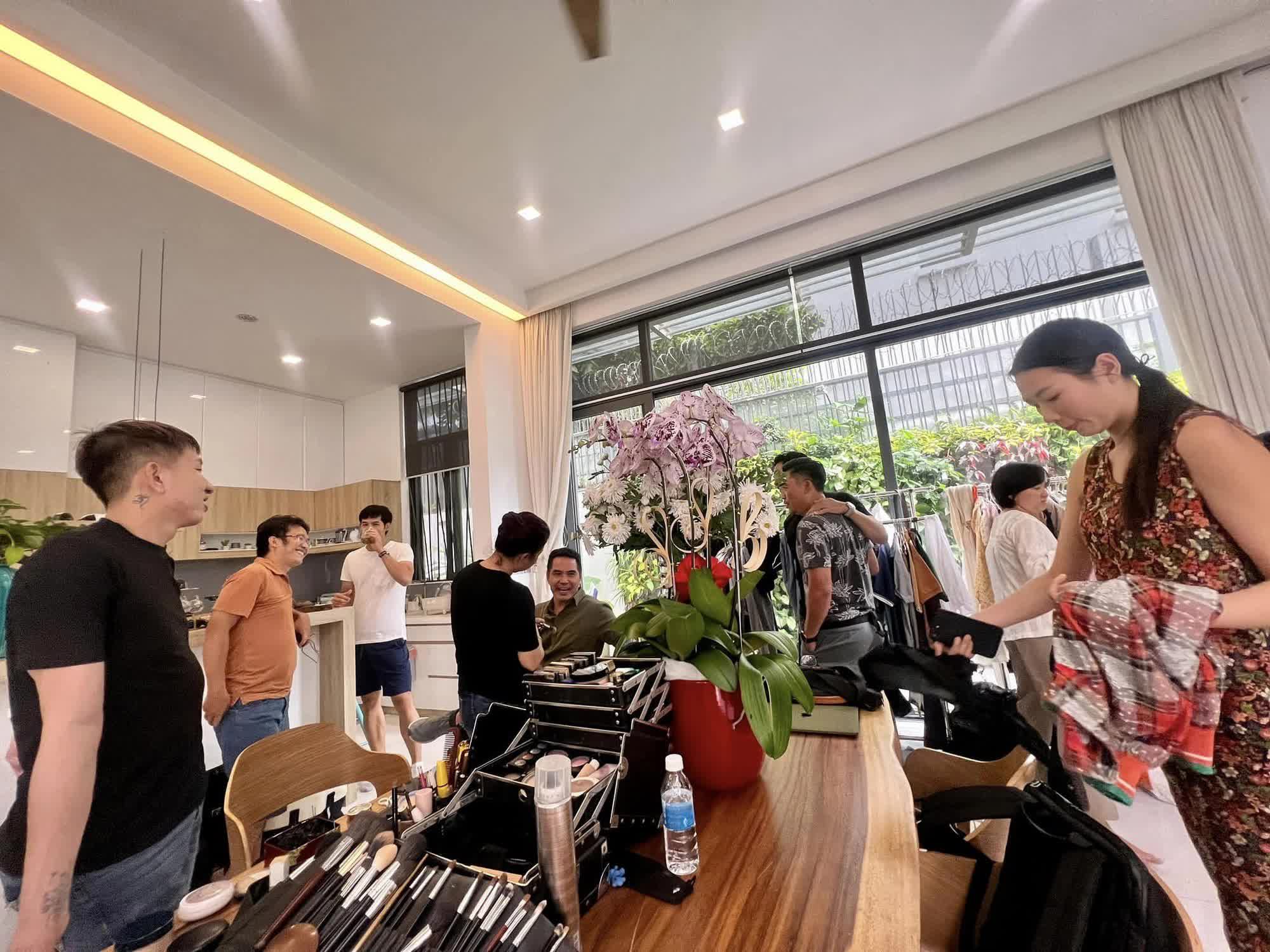 “Ông trùm” đắt show miền Tây chị em ai cũng mê: Từ cát-xê chỉ 15.000 đồng, nay kiếm nghìn tỷ như máy- Ảnh 7. “Ông trùm” đắt show miền Tây chị em ai cũng mê: Từ cát-xê chỉ 15.000 đồng, nay kiếm nghìn tỷ như máy- Ảnh 7.