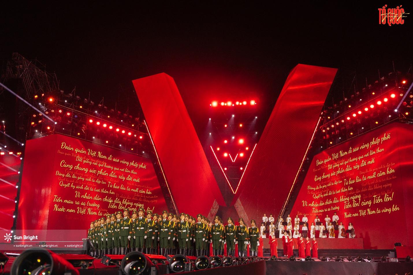 “Tổ Quốc Trong Tim”: Hiện tượng văn hóa cộng cảm và dấu ấn Sun Bright đứng sau ánh sáng sân khấu - Ảnh 3.