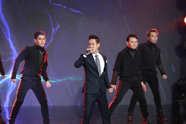 “Ông trùm” đắt show miền Tây chị em ai cũng mê: Từ cát-xê chỉ 15.000 đồng, nay kiếm nghìn tỷ như máy- Ảnh 4. “Ông trùm” đắt show miền Tây chị em ai cũng mê: Từ cát-xê chỉ 15.000 đồng, nay kiếm nghìn tỷ như máy- Ảnh 4.