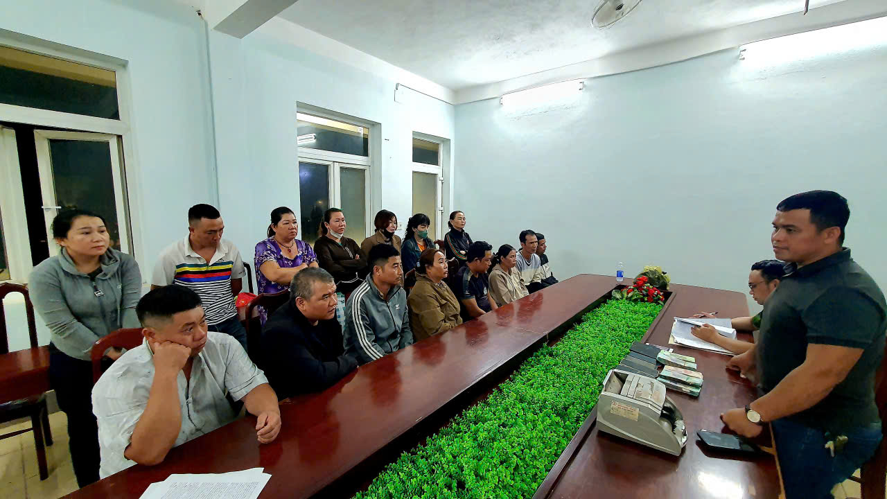 Bắt, khám xét nơi ở của nữ giáo viên mầm non Đặng Thị Lệ Quốc - Ảnh 1.