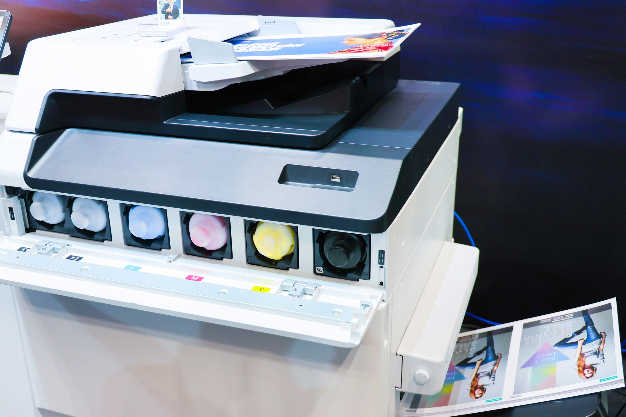 FUJIFILM giới thiệu mực Trắng & Bạc tại Việt Nam Print Pack 2025 - Ảnh 1.