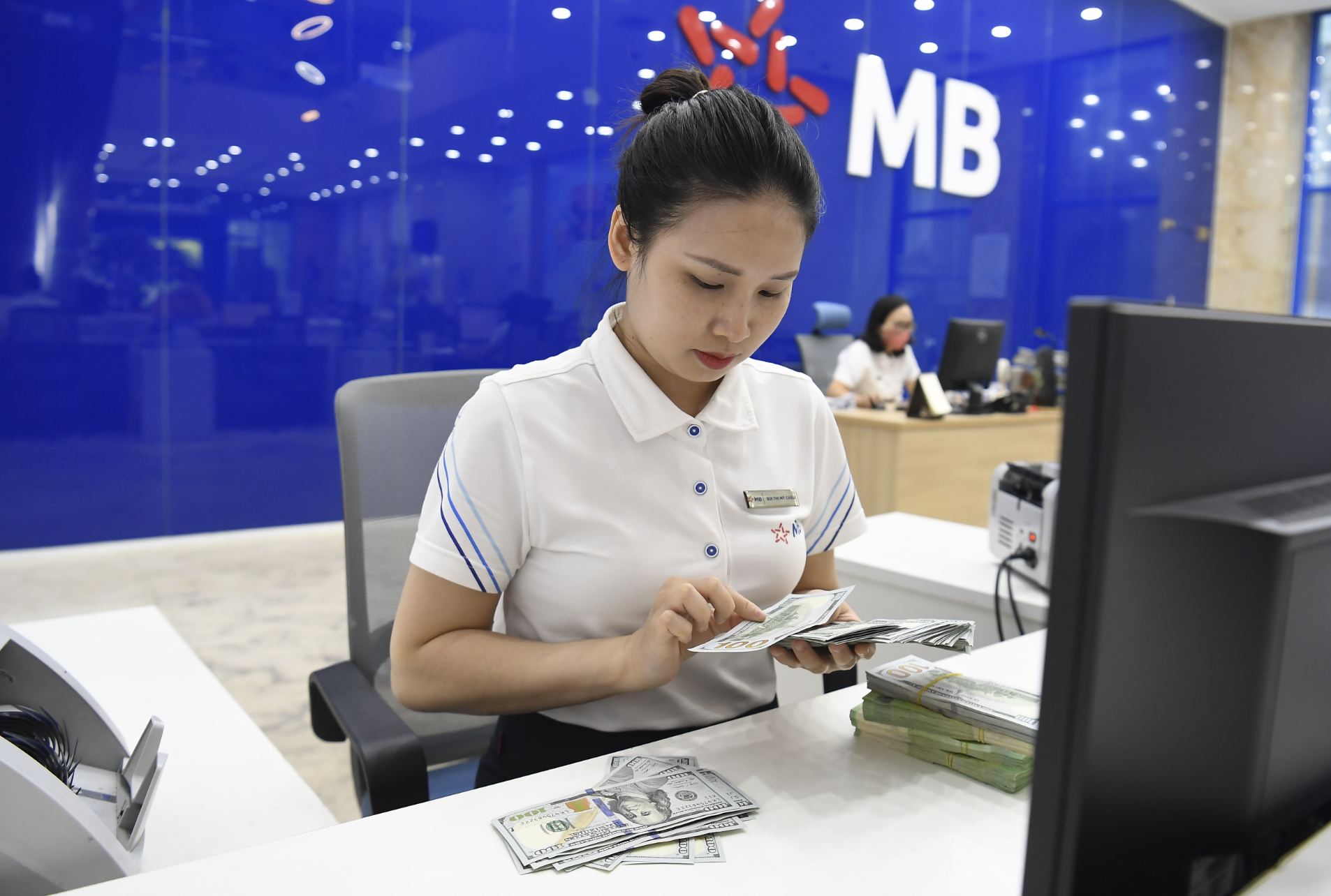 Giá USD tại Việt Nam giảm nhanh: Cập nhật xu hướng mới nhất - Ảnh 2.