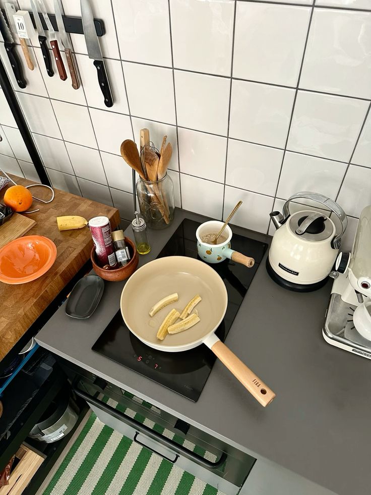 3 khoản chi tiêu vô hình khiến ví tiền vơi nhanh - hầu như gia đình nào cũng mắc- Ảnh 1. 3 khoản chi tiêu vô hình khiến ví tiền vơi nhanh - hầu như gia đình nào cũng mắc- Ảnh 1.