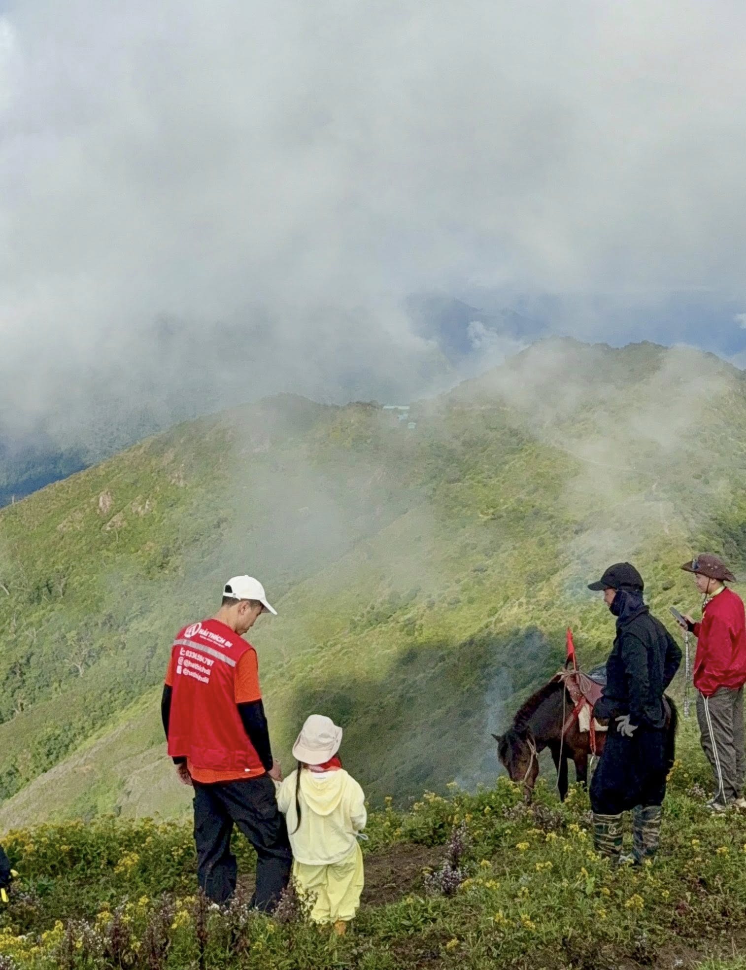 Đỉnh núi trong "Top 10 cao nhất Việt Nam", thuộc Hoàng Liên Sơn: Vừa có bé 5 tuổi chinh phục thành công - Ảnh 8.