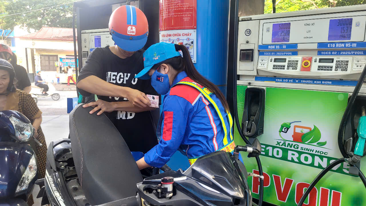 Giá xăng tăng - Ảnh 1.