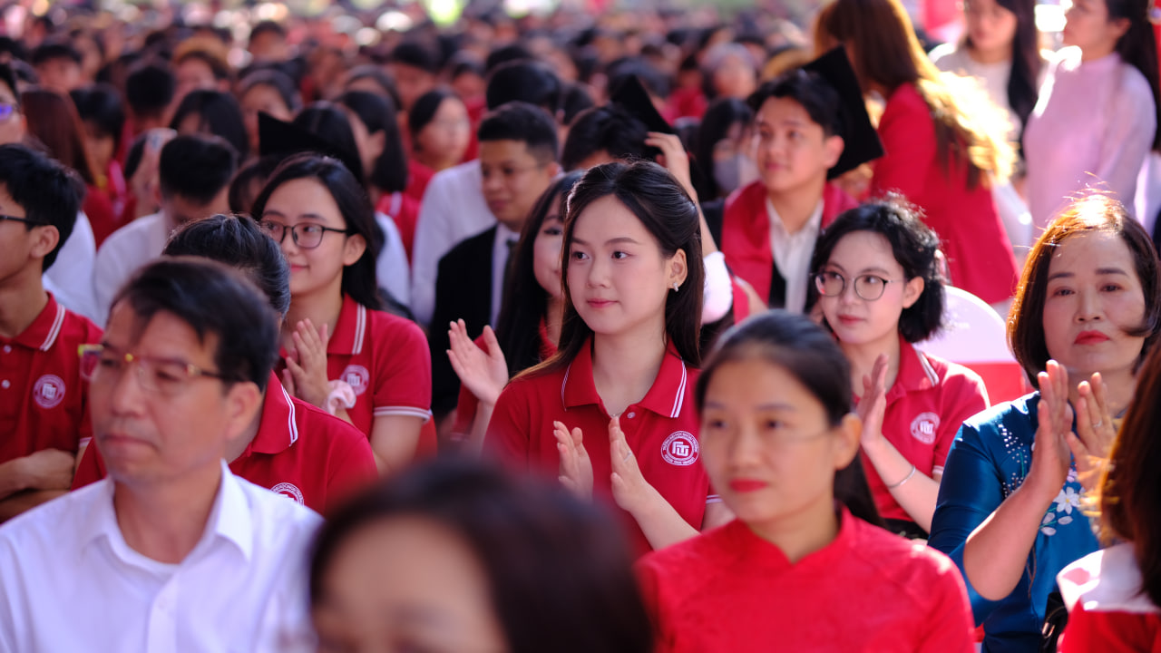 Bắt gặp thủ khoa xinh nhất kỳ thi tốt nghiệp THPT 2025 ở "lò đào tạo Hoa hậu TOP 1 Việt Nam"- Ảnh 4. Bắt gặp thủ khoa xinh nhất kỳ thi tốt nghiệp THPT 2025 ở "lò đào tạo Hoa hậu TOP 1 Việt Nam"- Ảnh 4.