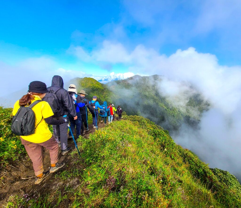 Đỉnh núi trong "Top 10 cao nhất Việt Nam", thuộc Hoàng Liên Sơn: Vừa có bé 5 tuổi chinh phục thành công - Ảnh 9.