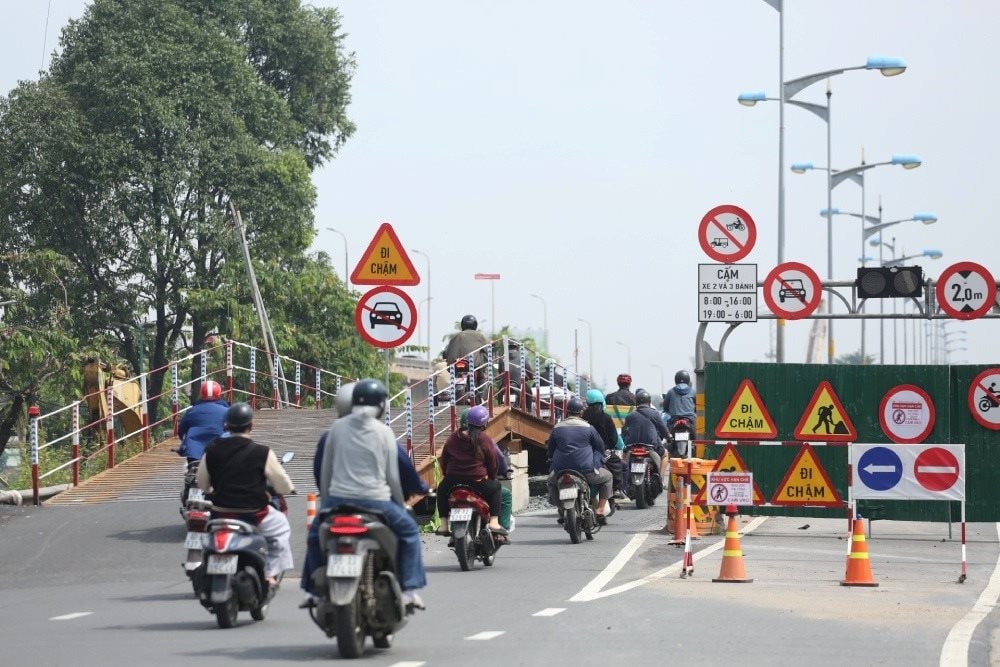 Chưa từng có tiền lệ ở Việt Nam: "Thần đèn" nâng cây cầu nặng 11.000 tấn lên cao thêm 1m, DN nào đứng sau? 6 Chưa từng có tiền lệ ở Việt Nam: "Thần đèn" nâng cây cầu nặng 11.000 tấn lên cao thêm 1m, DN nào đứng sau?