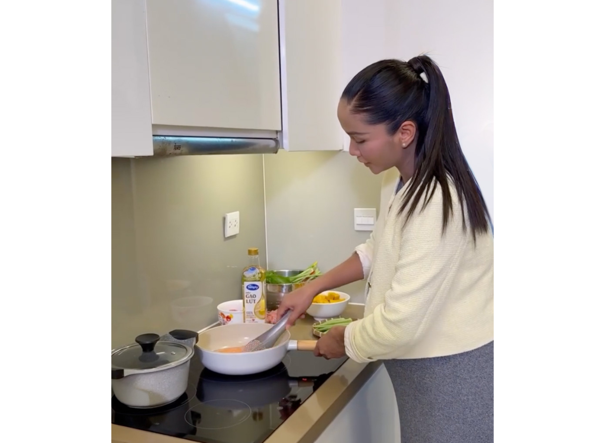 H’Hen Niê tự hào với “dầu ăn cho trái tim” được sản xuất từ cánh đồng lúa Việt - Ảnh 2. H’Hen Niê tự hào với “dầu ăn cho trái tim” được sản xuất từ cánh đồng lúa Việt - Ảnh 2.