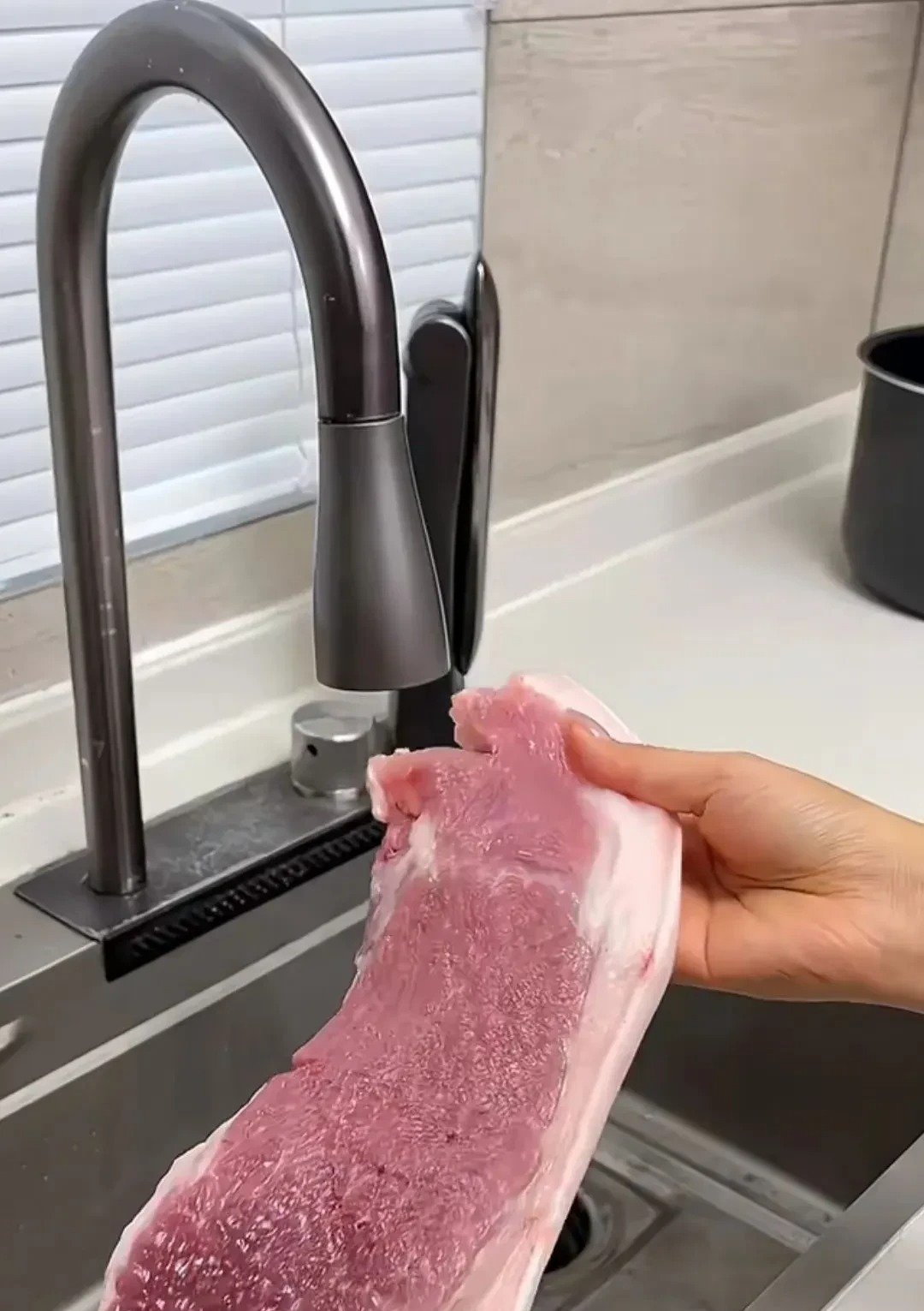 8 thói quen "giết sức khỏe" trong im lặng: Người tưởng kỹ tính hóa ra lại bẩn nhất - Ảnh 2. 8 thói quen "giết sức khỏe" trong im lặng: Người tưởng kỹ tính hóa ra lại bẩn nhất - Ảnh 2.