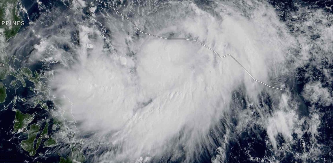 Siêu bão "Thần tốc" đang tiến vào Biển Đông là cơn bão mạnh nhất năm 2025? - Ảnh 2. Siêu bão "Thần tốc" đang tiến vào Biển Đông là cơn bão mạnh nhất năm 2025? - Ảnh 2.