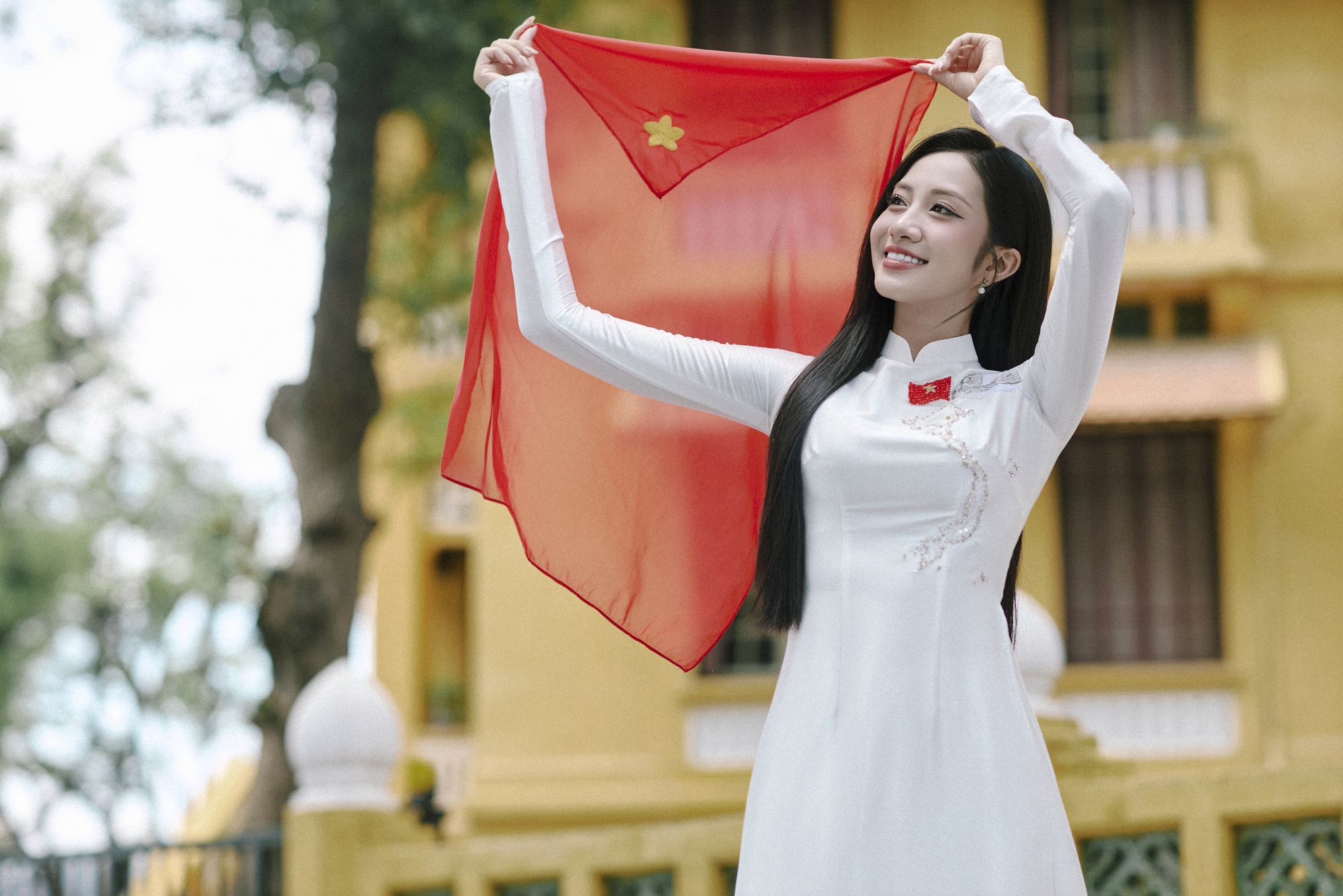 Mai Ngọc, Huyền Lizzie và nhiều nghệ sĩ thướt tha trong tà áo dài mừng ngày đại lễ- Ảnh 13. Mai Ngọc, Huyền Lizzie và nhiều nghệ sĩ thướt tha trong tà áo dài mừng ngày đại lễ- Ảnh 13.