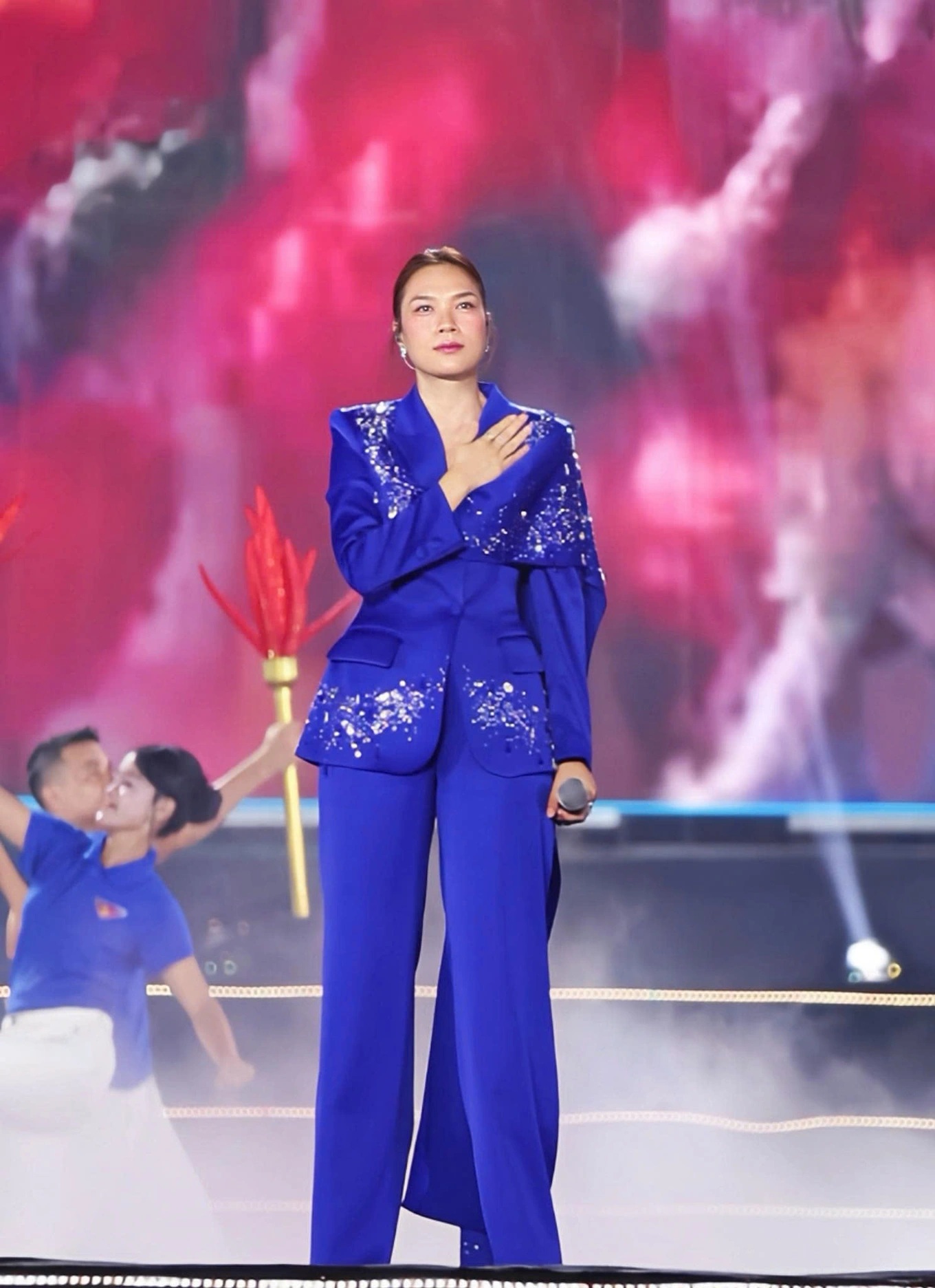 Mỹ Tâm gây bão - Ảnh 1.