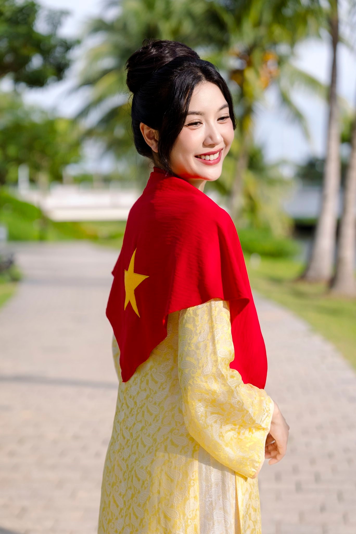Dàn sao nhuộm đỏ MXH, không khí vui hơn Tết: Outfit xịn nhất chính là "merch quốc dân" - Ảnh 43. Dàn sao nhuộm đỏ MXH, không khí vui hơn Tết: Outfit xịn nhất chính là "merch quốc dân" - Ảnh 43.
