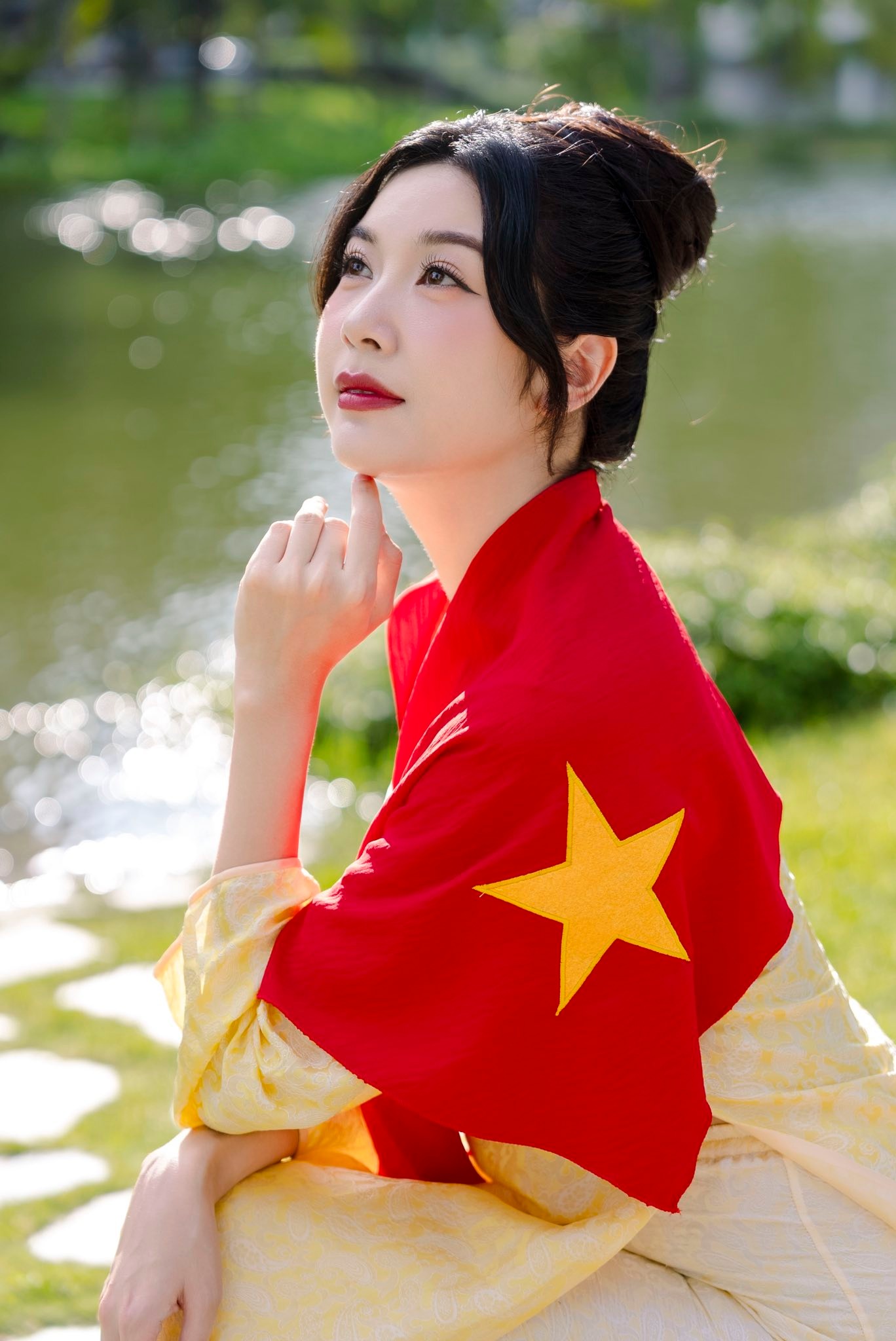Dàn sao nhuộm đỏ MXH, không khí vui hơn Tết: Outfit xịn nhất chính là "merch quốc dân" - Ảnh 44. Dàn sao nhuộm đỏ MXH, không khí vui hơn Tết: Outfit xịn nhất chính là "merch quốc dân" - Ảnh 44.