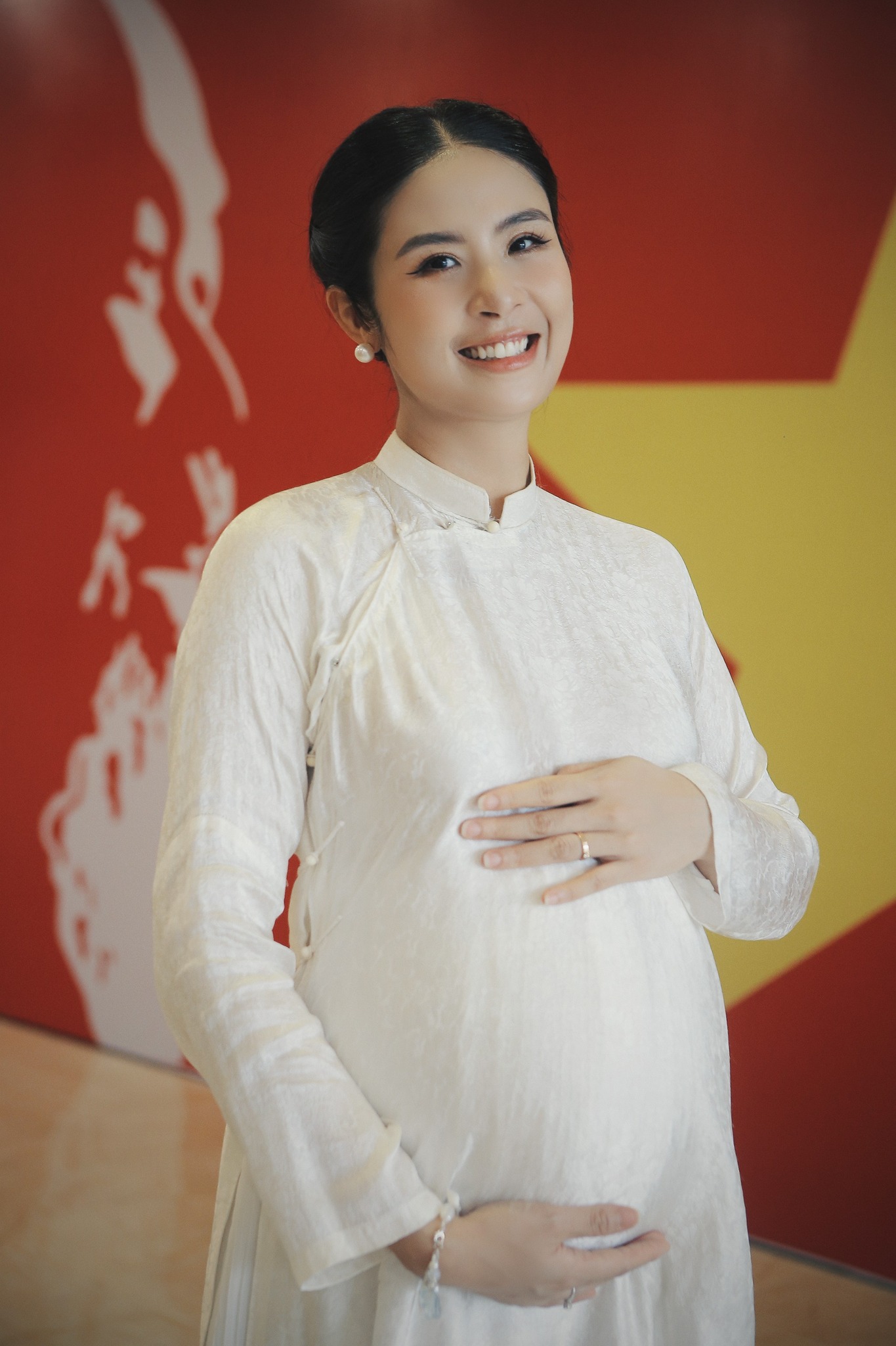 Dàn sao nhuộm đỏ MXH, không khí vui hơn Tết: Outfit xịn nhất chính là "merch quốc dân" - Ảnh 41. Dàn sao nhuộm đỏ MXH, không khí vui hơn Tết: Outfit xịn nhất chính là "merch quốc dân" - Ảnh 41.