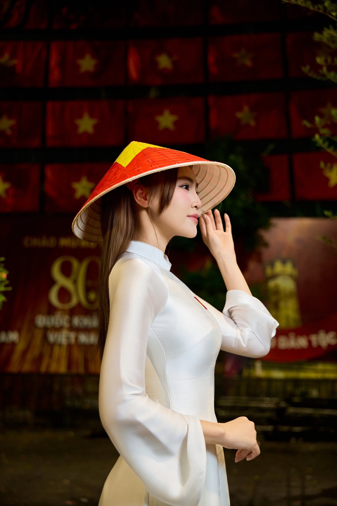 Dàn sao nhuộm đỏ MXH, không khí vui hơn Tết: Outfit xịn nhất chính là "merch quốc dân" - Ảnh 9. Dàn sao nhuộm đỏ MXH, không khí vui hơn Tết: Outfit xịn nhất chính là "merch quốc dân" - Ảnh 9.