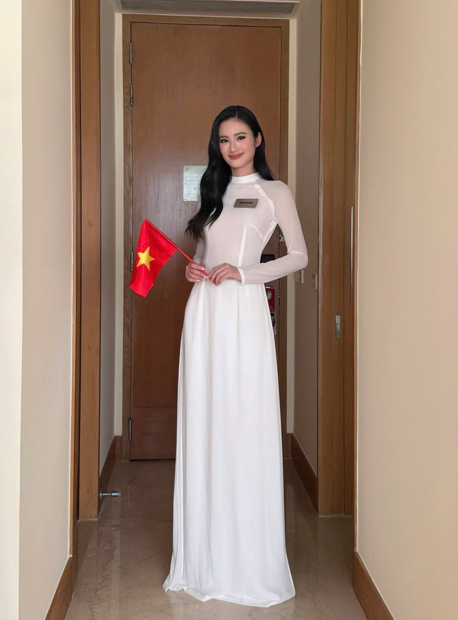 Dàn sao nhuộm đỏ MXH, không khí vui hơn Tết: Outfit xịn nhất chính là "merch quốc dân" - Ảnh 30. Dàn sao nhuộm đỏ MXH, không khí vui hơn Tết: Outfit xịn nhất chính là "merch quốc dân" - Ảnh 30.