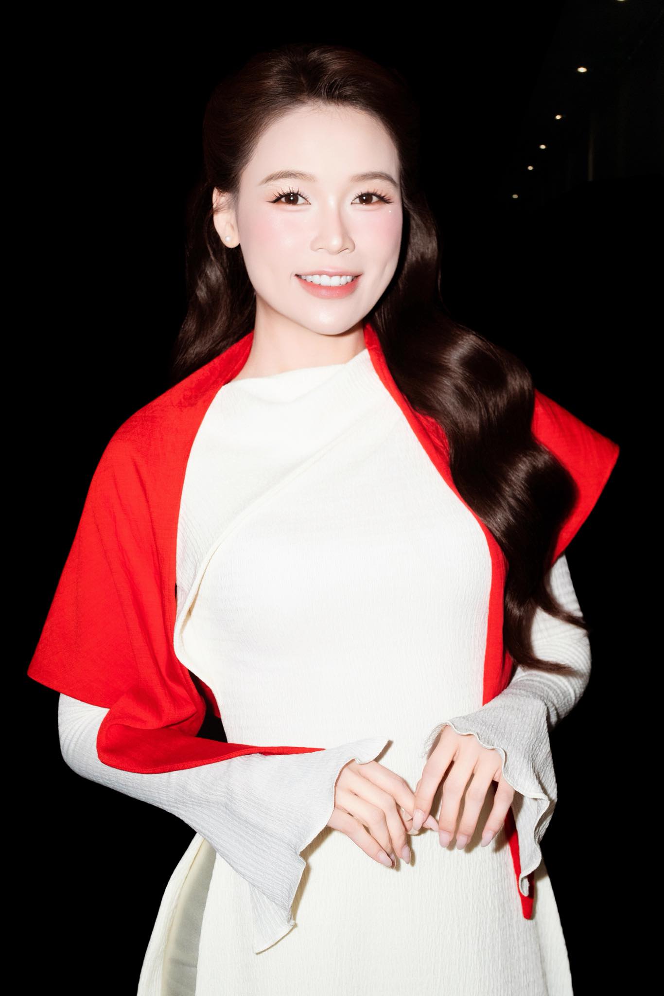 Dàn sao nhuộm đỏ MXH, không khí vui hơn Tết: Outfit xịn nhất chính là "merch quốc dân" - Ảnh 4. Dàn sao nhuộm đỏ MXH, không khí vui hơn Tết: Outfit xịn nhất chính là "merch quốc dân" - Ảnh 4.