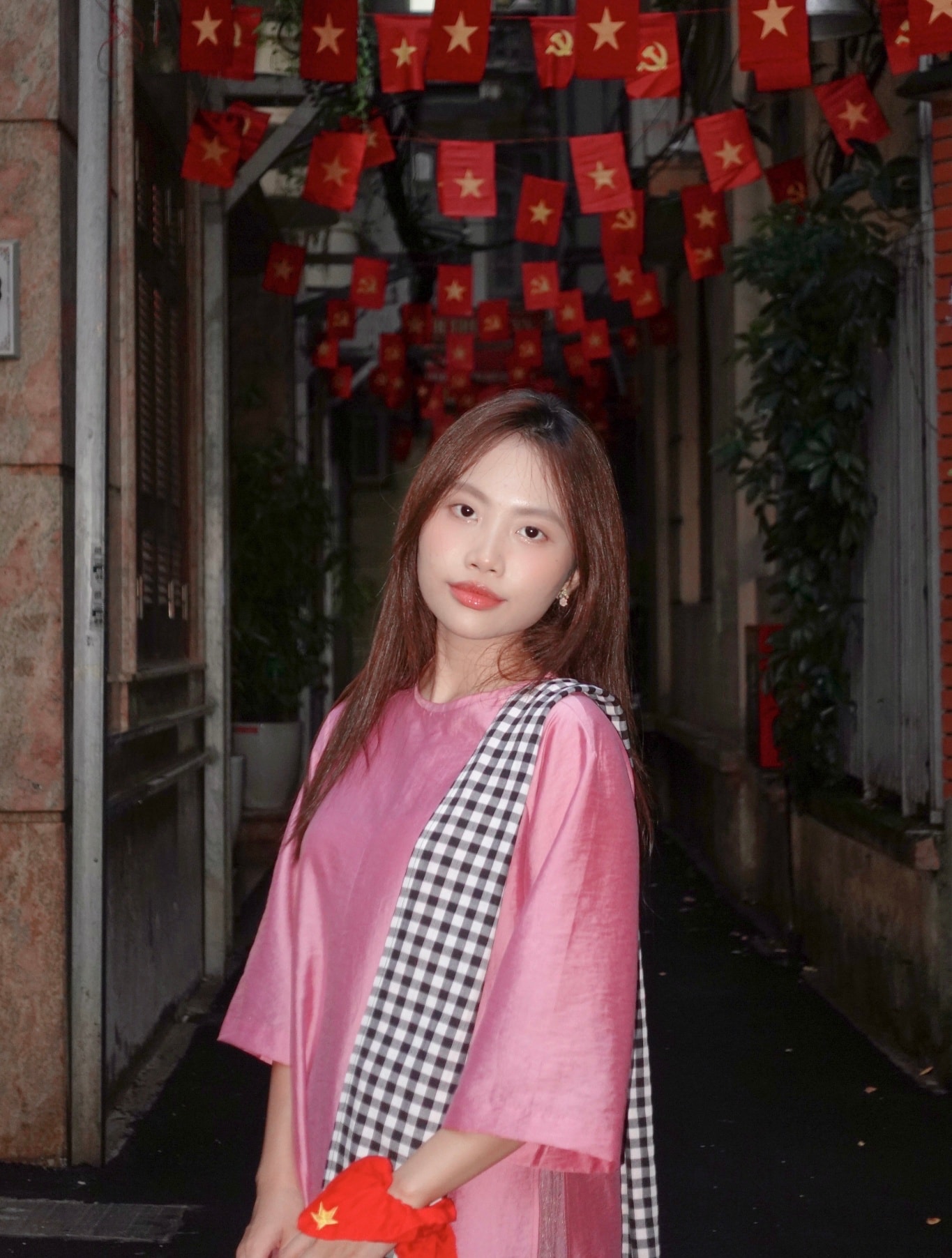 Dàn sao nhuộm đỏ MXH, không khí vui hơn Tết: Outfit xịn nhất chính là "merch quốc dân" - Ảnh 18. Dàn sao nhuộm đỏ MXH, không khí vui hơn Tết: Outfit xịn nhất chính là "merch quốc dân" - Ảnh 18.