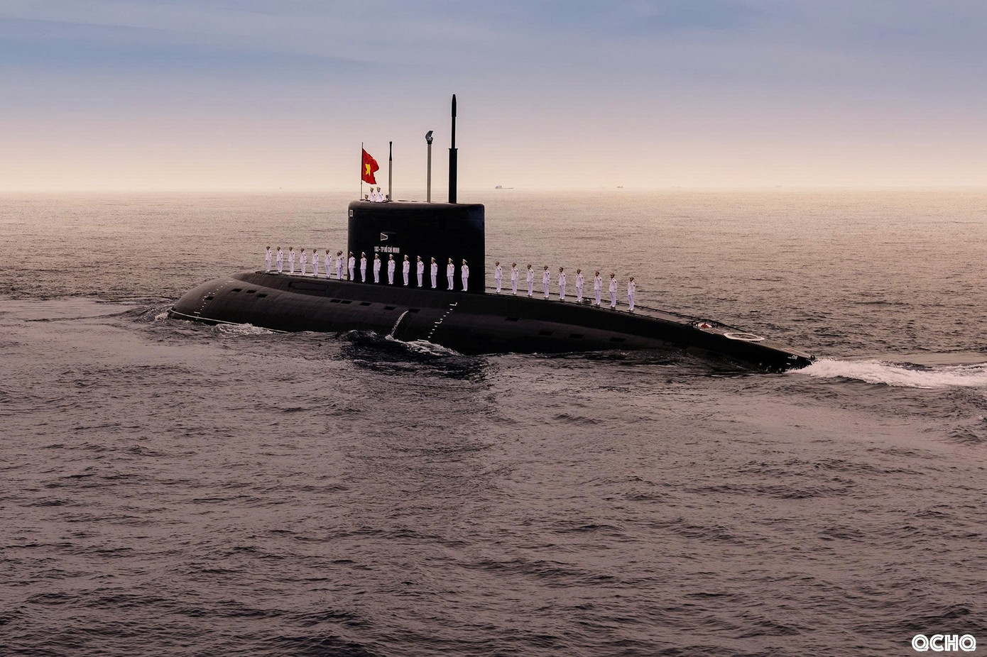 Lần đầu tiên trong lịch sử: Dàn tàu ngầm, tàu hộ vệ tên lửa diễu binh trên biển sáng 2/9 - Ảnh 5.