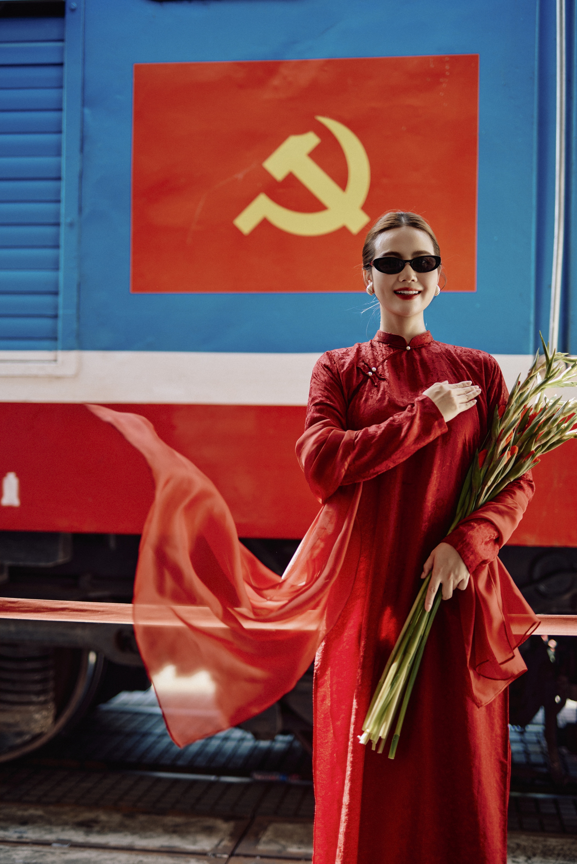 Mai Ngọc, Huyền Lizzie và nhiều nghệ sĩ thướt tha trong tà áo dài mừng ngày đại lễ- Ảnh 11. Mai Ngọc, Huyền Lizzie và nhiều nghệ sĩ thướt tha trong tà áo dài mừng ngày đại lễ- Ảnh 11.