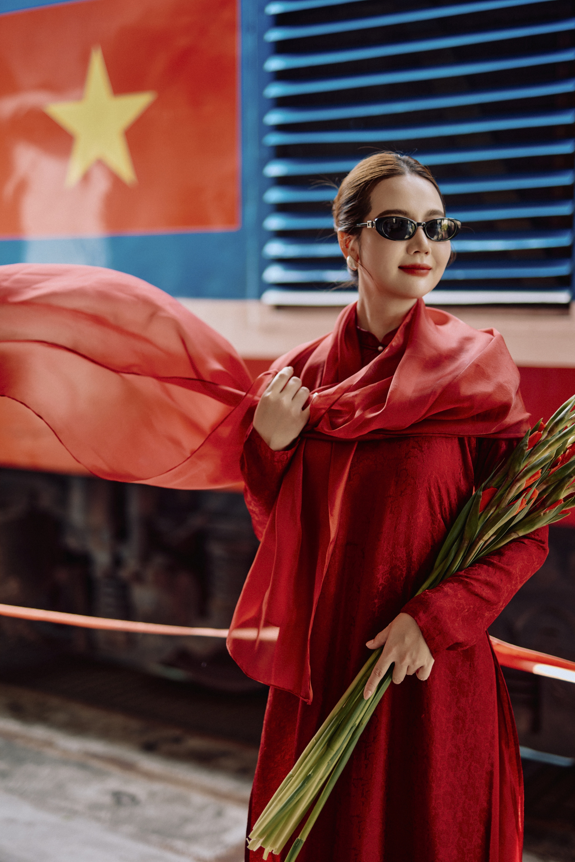 Mai Ngọc, Huyền Lizzie và nhiều nghệ sĩ thướt tha trong tà áo dài mừng ngày đại lễ- Ảnh 12. Mai Ngọc, Huyền Lizzie và nhiều nghệ sĩ thướt tha trong tà áo dài mừng ngày đại lễ- Ảnh 12.