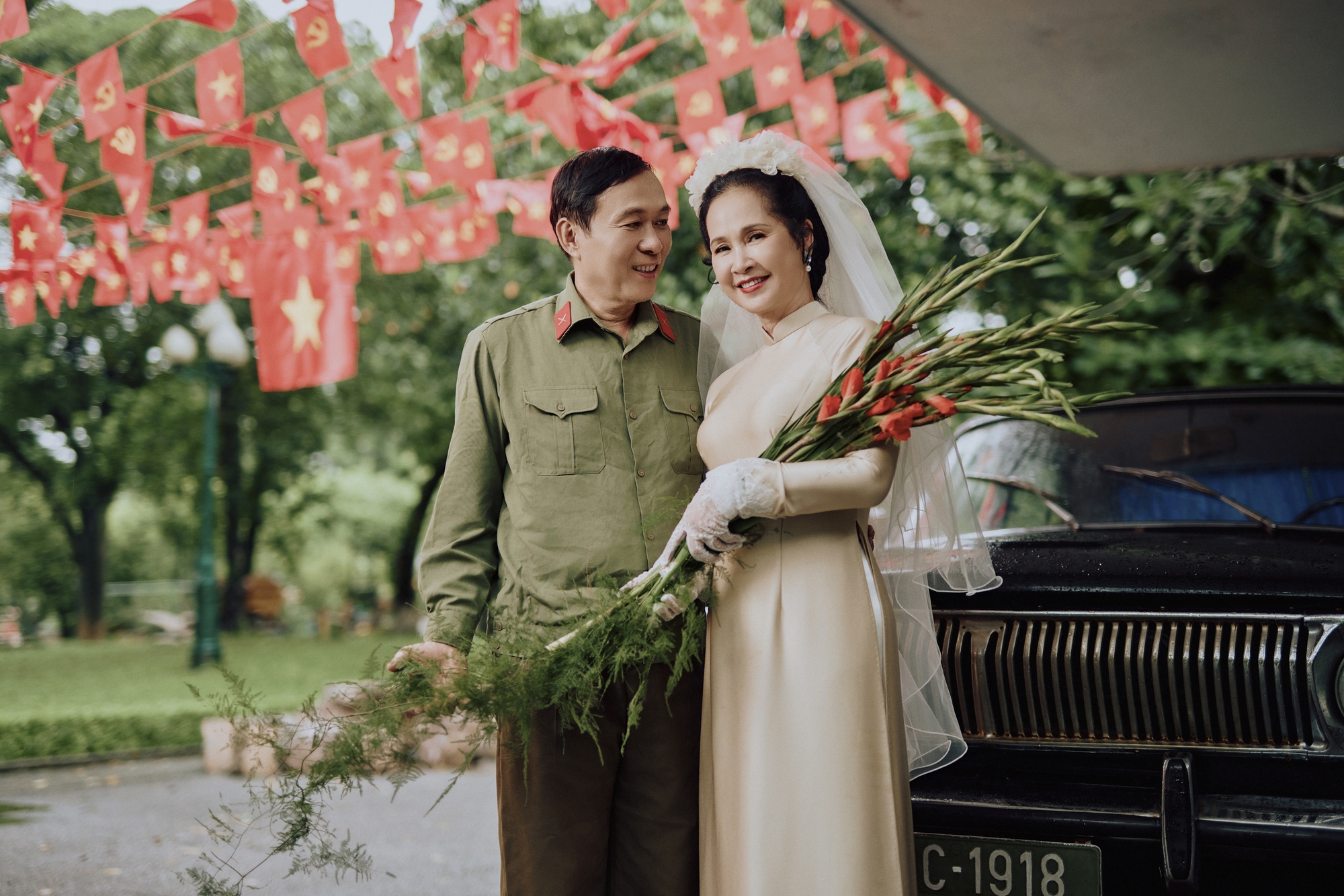 Mai Ngọc, Huyền Lizzie và nhiều nghệ sĩ thướt tha trong tà áo dài mừng ngày đại lễ- Ảnh 5. Mai Ngọc, Huyền Lizzie và nhiều nghệ sĩ thướt tha trong tà áo dài mừng ngày đại lễ- Ảnh 5.