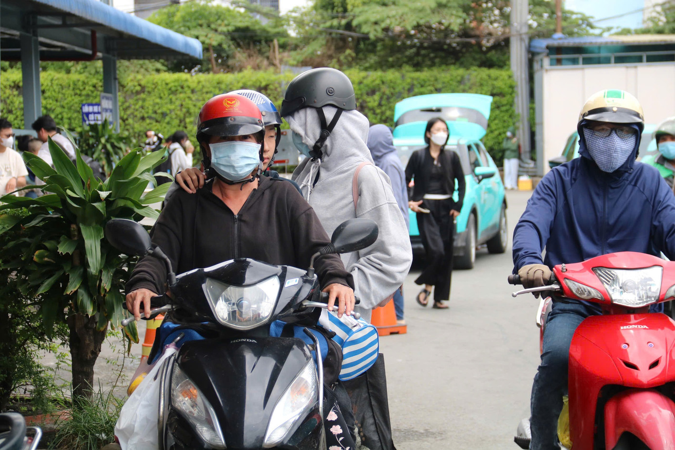 Dòng người từ các tỉnh thành nườm nượp quay lại TPHCM- Ảnh 7.