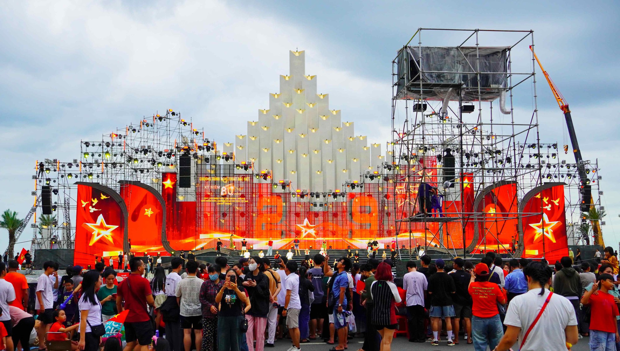 Biển Vũng Tàu ken đặc người chiều 2-9- Ảnh 8. Biển Vũng Tàu ken đặc người chiều 2-9- Ảnh 8.