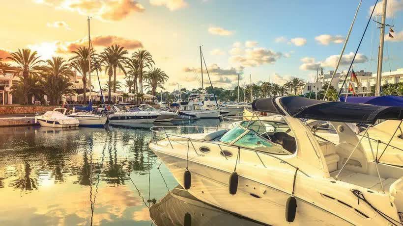 Giá đồng bitcoin tăng vọt thổi bùng làn sóng du lịch xa xỉ- Ảnh 1.