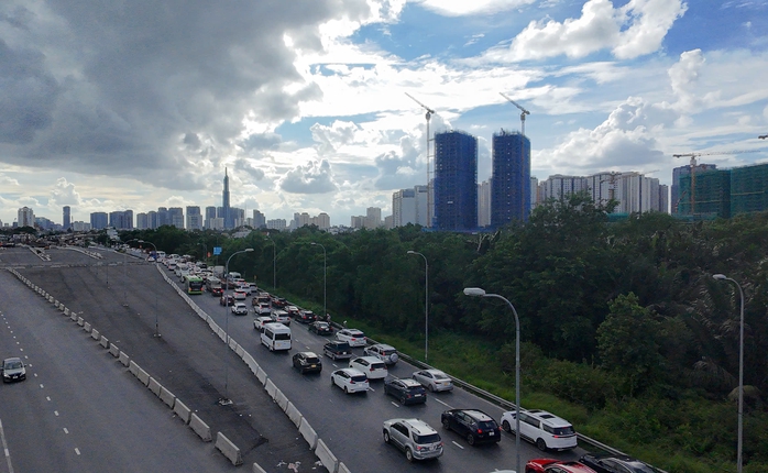 Khung cảnh khó tin khi người dân quay trở lại TP HCM sau kỳ nghỉ lễ- Ảnh 6.