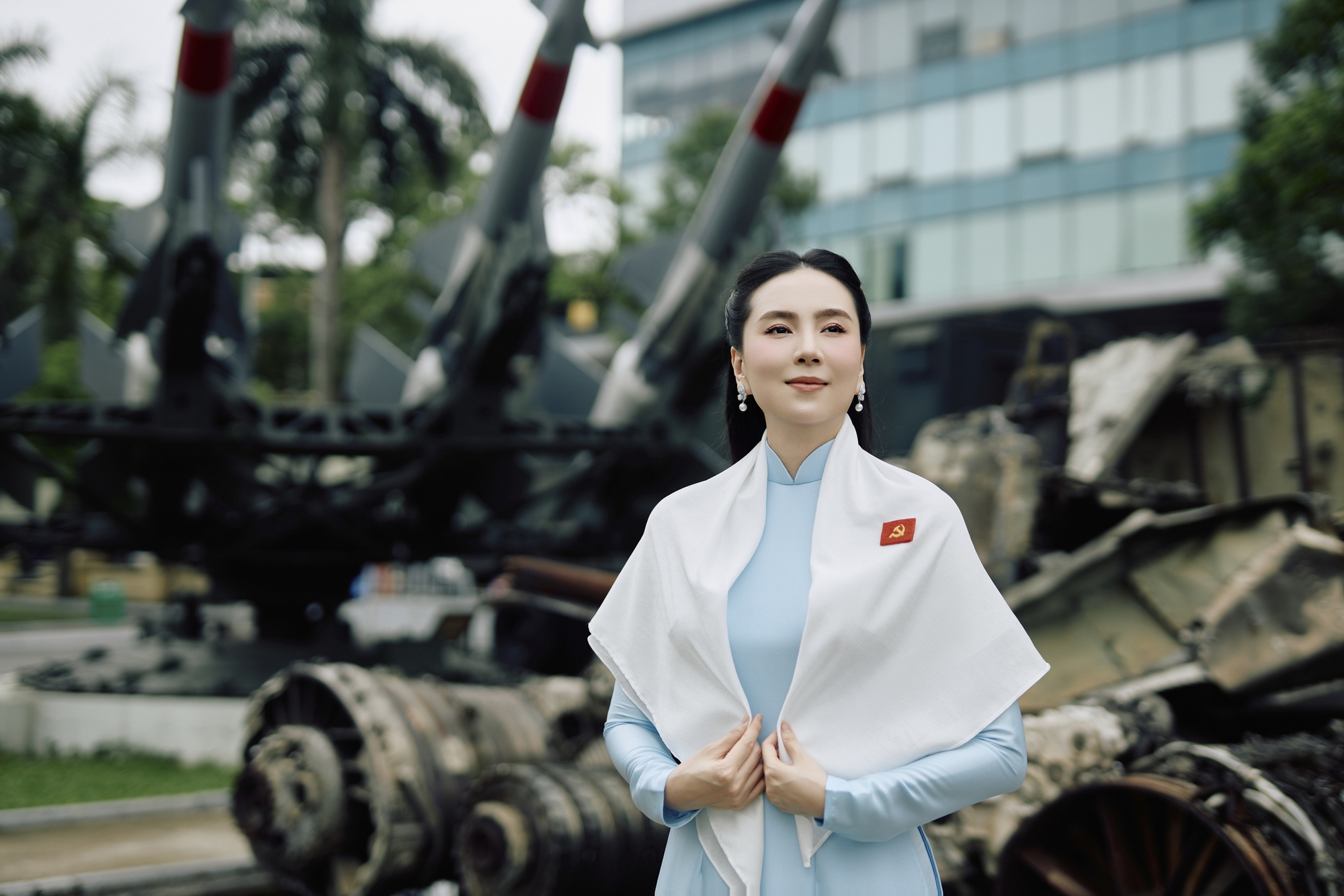 Mai Ngọc, Huyền Lizzie và nhiều nghệ sĩ thướt tha trong tà áo dài mừng ngày đại lễ- Ảnh 4. Mai Ngọc, Huyền Lizzie và nhiều nghệ sĩ thướt tha trong tà áo dài mừng ngày đại lễ- Ảnh 4.