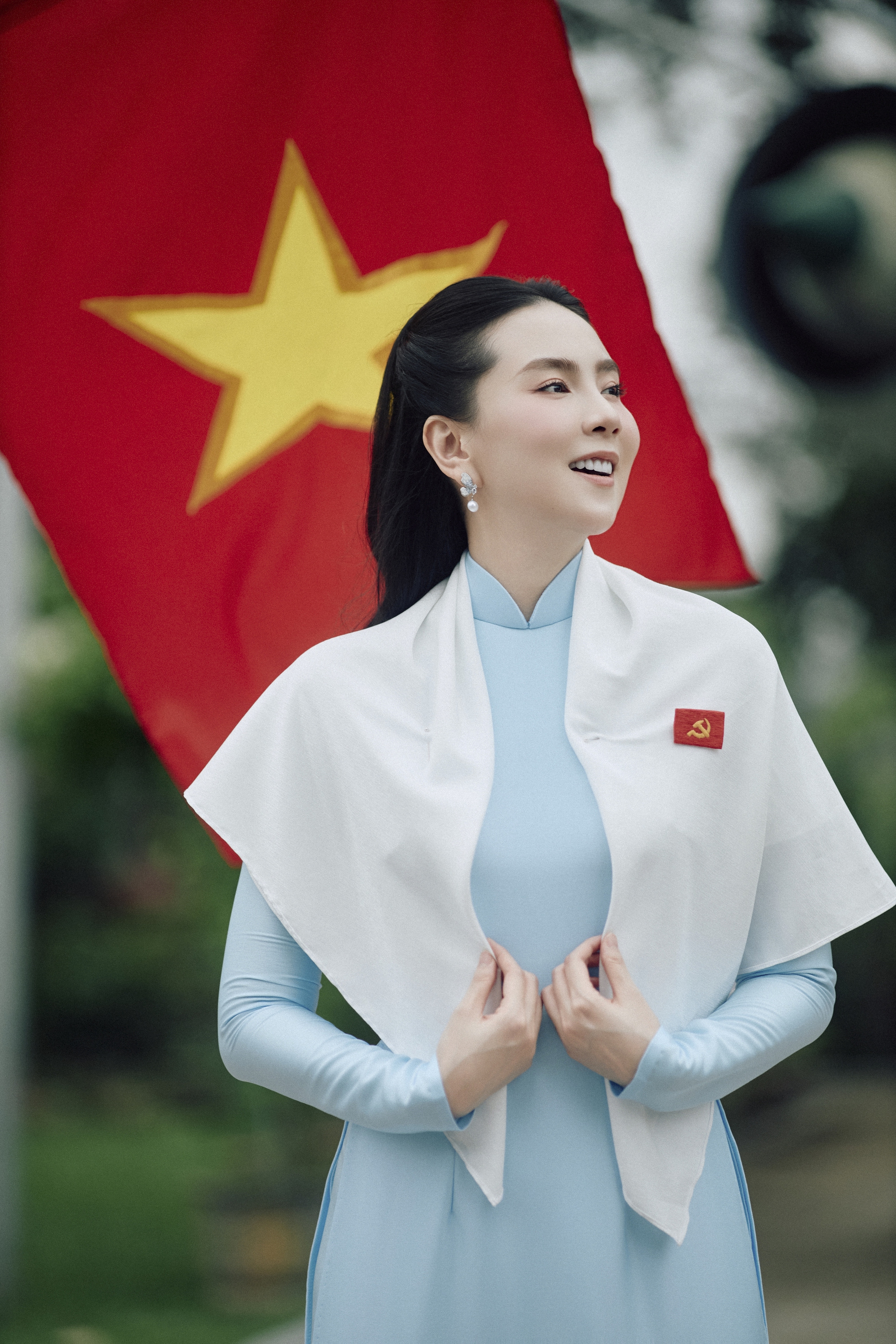 Mai Ngọc, Huyền Lizzie và nhiều nghệ sĩ thướt tha trong tà áo dài mừng ngày đại lễ- Ảnh 8. Mai Ngọc, Huyền Lizzie và nhiều nghệ sĩ thướt tha trong tà áo dài mừng ngày đại lễ- Ảnh 8.