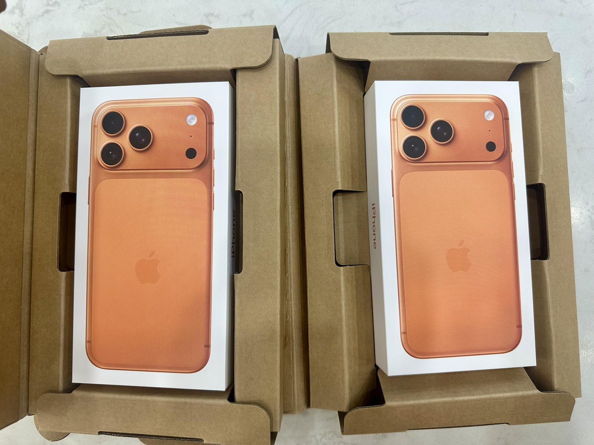 Lãi hàng chục triệu đồng nhờ mua đi bán lại iPhone 17- Ảnh 3. Lãi hàng chục triệu đồng nhờ mua đi bán lại iPhone 17- Ảnh 3.