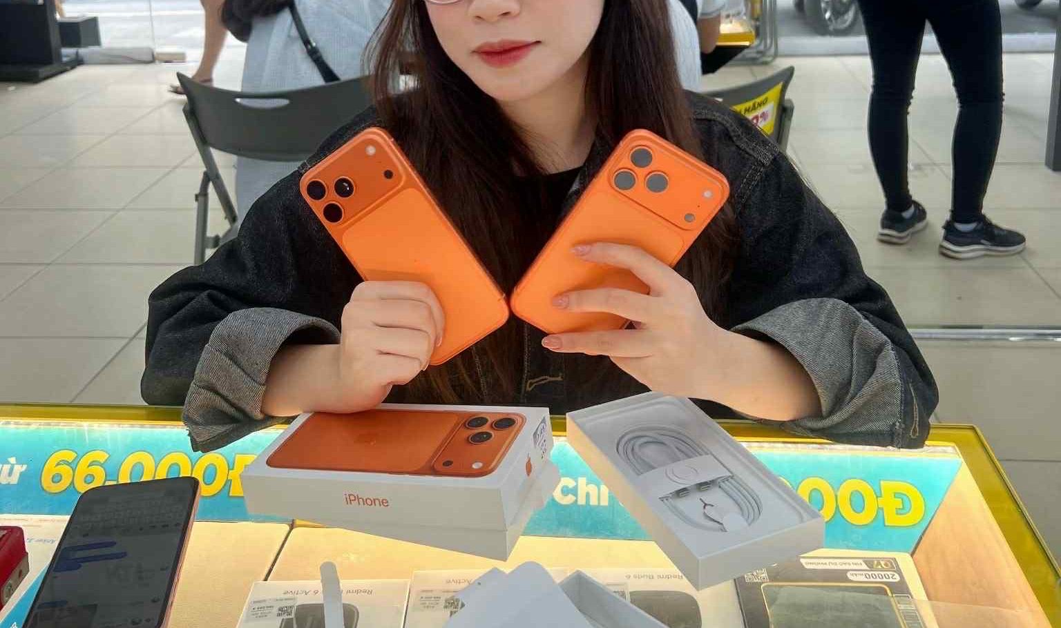 Lãi hàng chục triệu đồng nhờ mua đi bán lại iPhone 17- Ảnh 1. Lãi hàng chục triệu đồng nhờ mua đi bán lại iPhone 17- Ảnh 1.