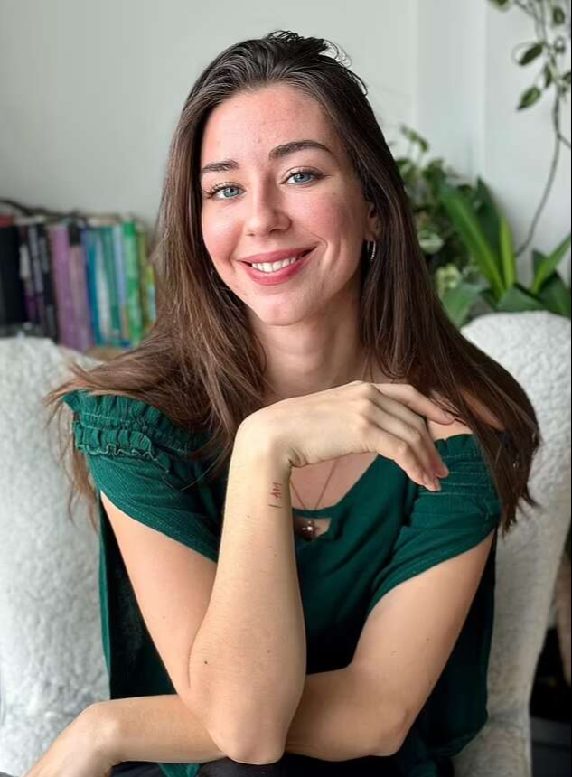 Cô gái 21 tuổi rụng gần hết tóc, móng tay bị giòn, da đầy mụn, cạn kiệt năng lượng chỉ vì theo đuổi kiểu ăn uống được cho là "thời thượng"- Ảnh 1.