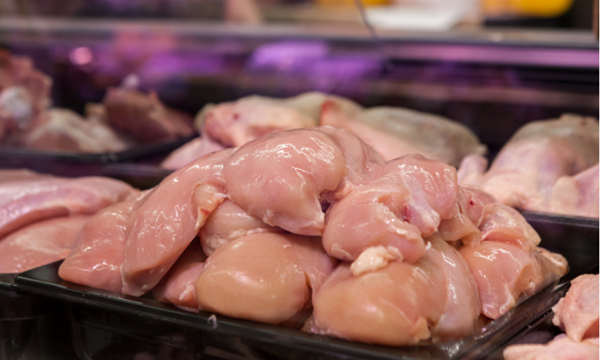 4 thực phẩm dễ gây ngộ độc nếu rửa trước khi chế biến- Ảnh 1.