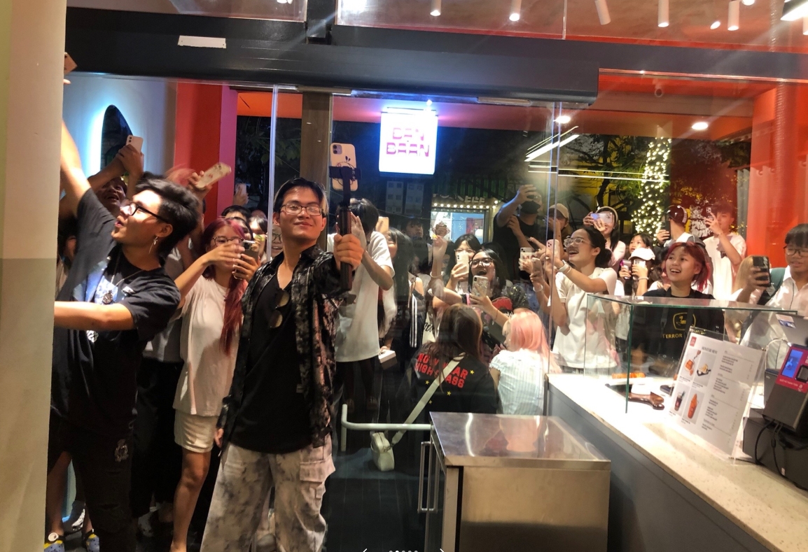 Quốc Kang là ai mà tự ý tổ chức "fan meeting thu 100k/ người, vào ngồi 20 phút bị đuổi ra ngoài" gây phẫn nộ? - Ảnh 3. Quốc Kang là ai mà tự ý tổ chức "fan meeting thu 100k/ người, vào ngồi 20 phút bị đuổi ra ngoài" gây phẫn nộ? - Ảnh 3.