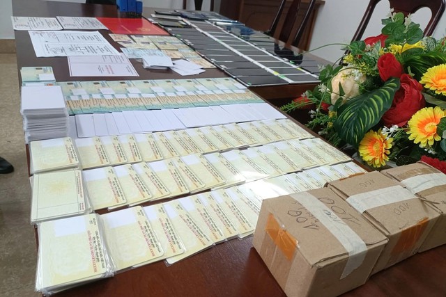 Bắt "ông trùm" trẻ tuổi, có trình độ công nghệ cao Phạm Duy Phú: Hé lộ loạt tin nhắn bất thường - Ảnh 3.